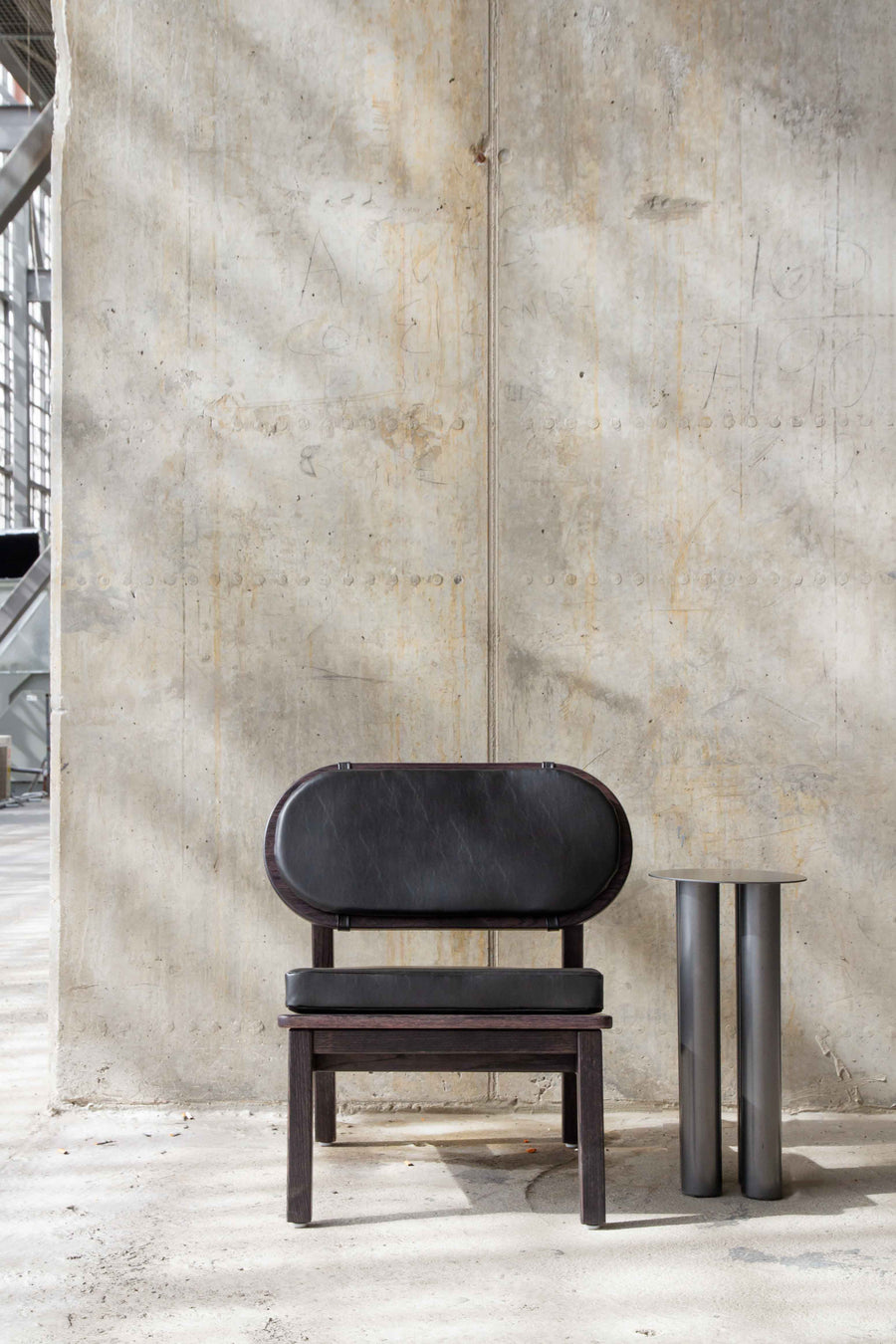 Arcos Lounge Chair- Black